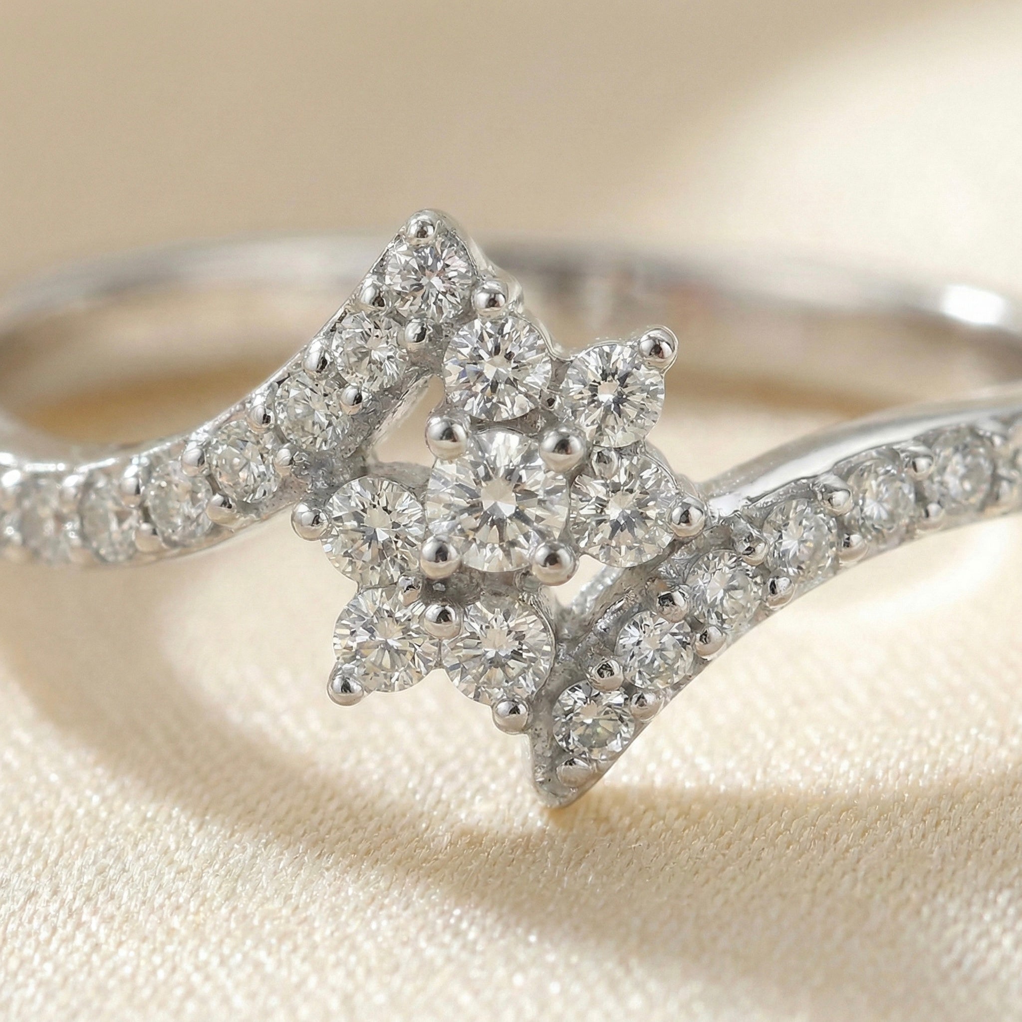 Elegant Diamond Cluster Engagement Ring – Floral Design Ring 💍