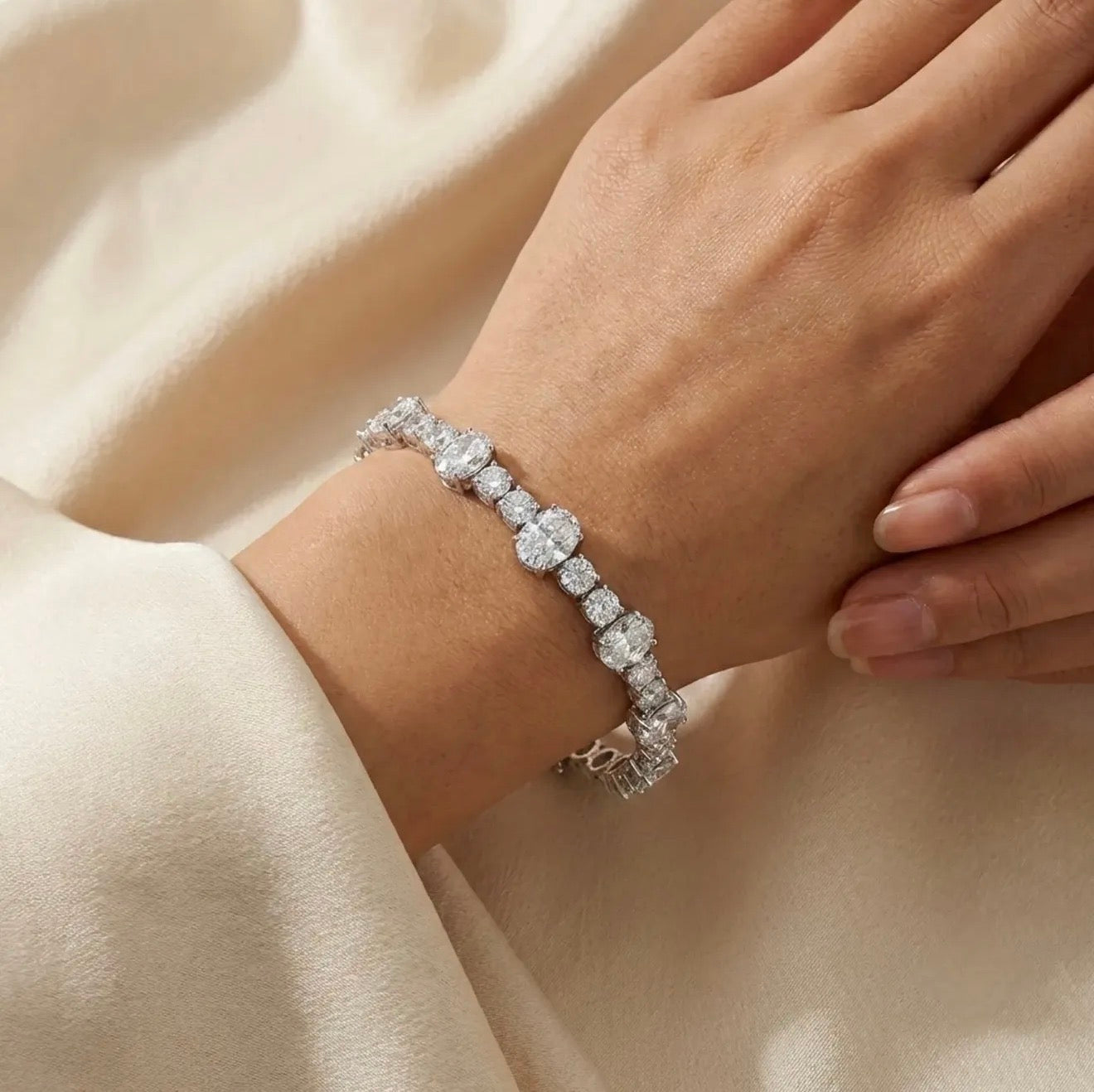 Elegant Diamond Tennis Bracelet in 925 Sterling Silver