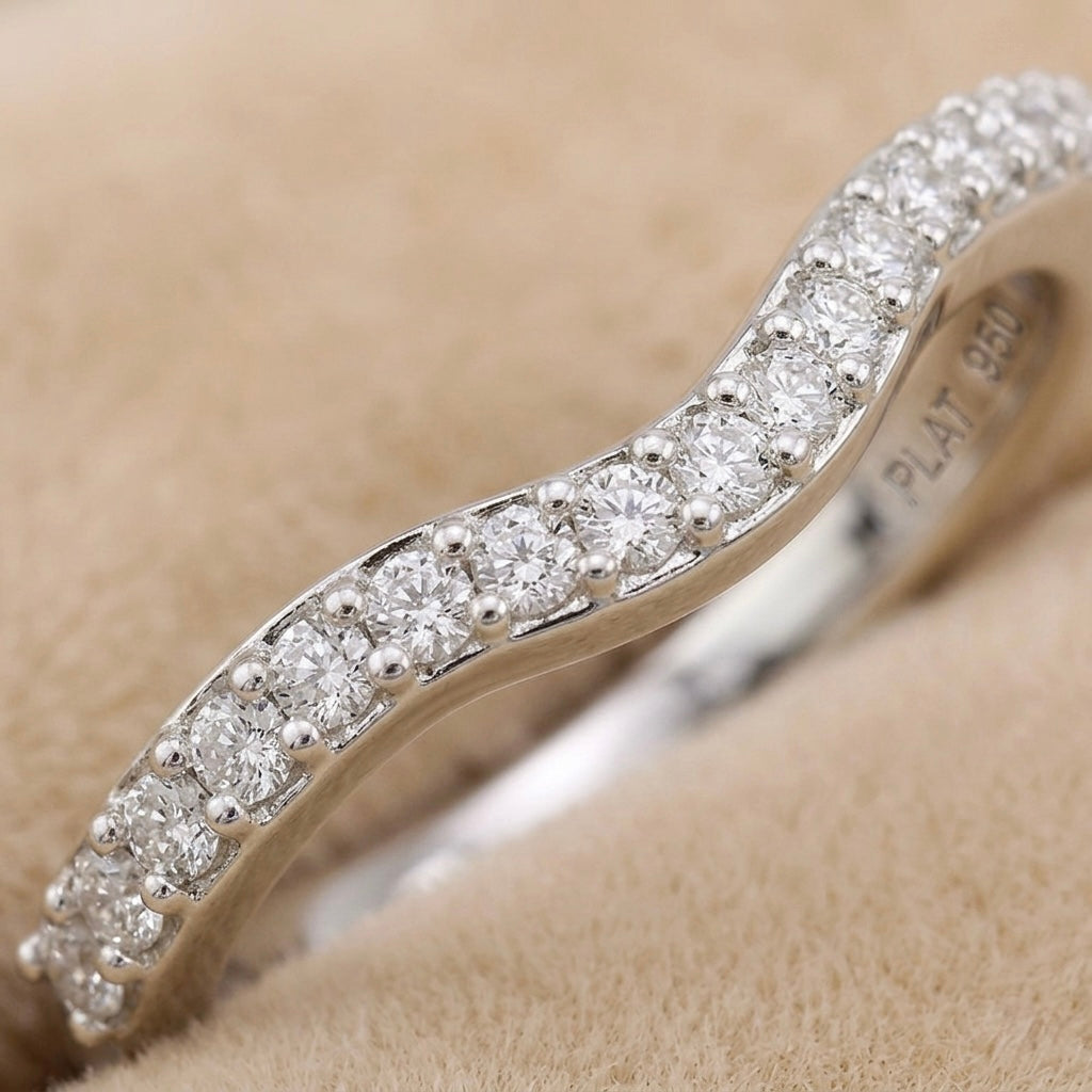 Elegant Diamond Wave Band Ring with Pavé Setting💍